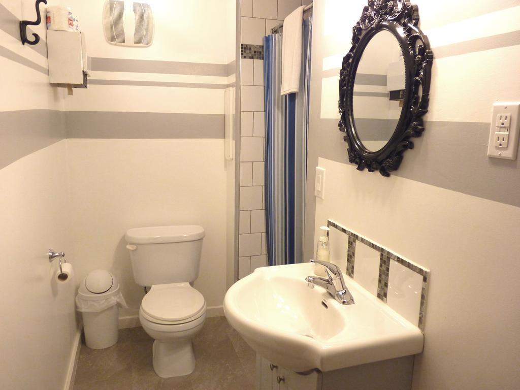 Pioneer Inns Prince Rupert Rom bilde